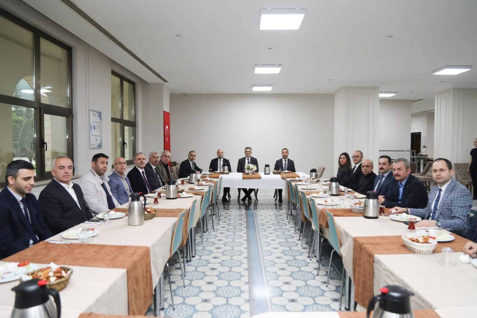 Üniversite Personeline Vefa Ödülü Takdim Edildi