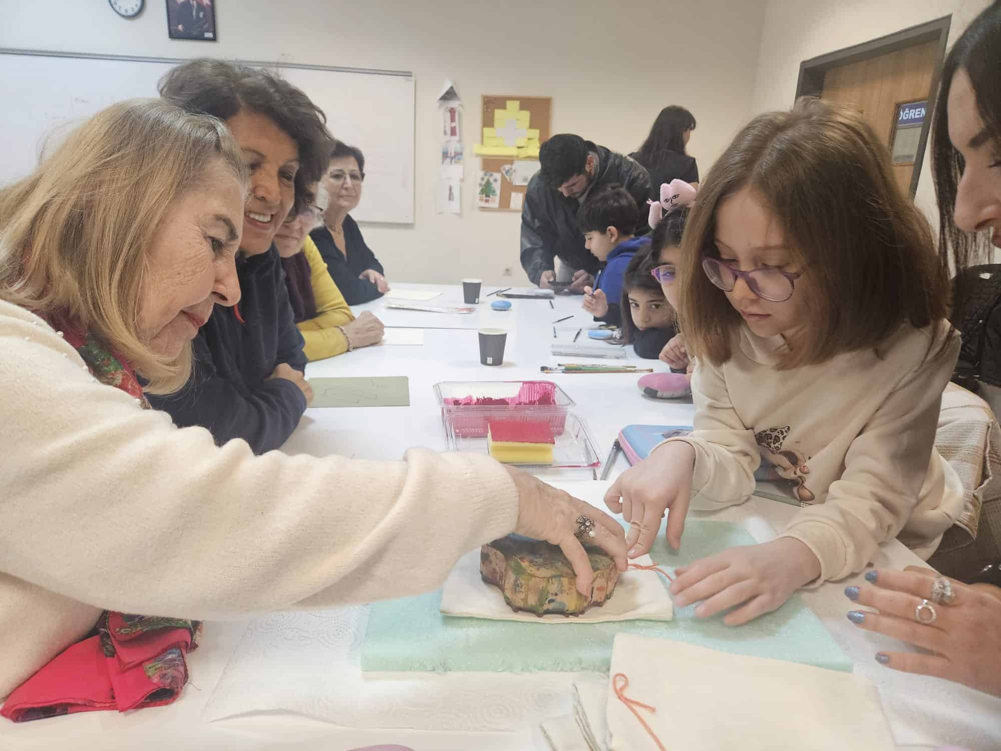 Akdeniz Üniversitesi’nde Farklı Kuşaklar Geleneksel Türk Sanatları Atölyesinde Buluştu