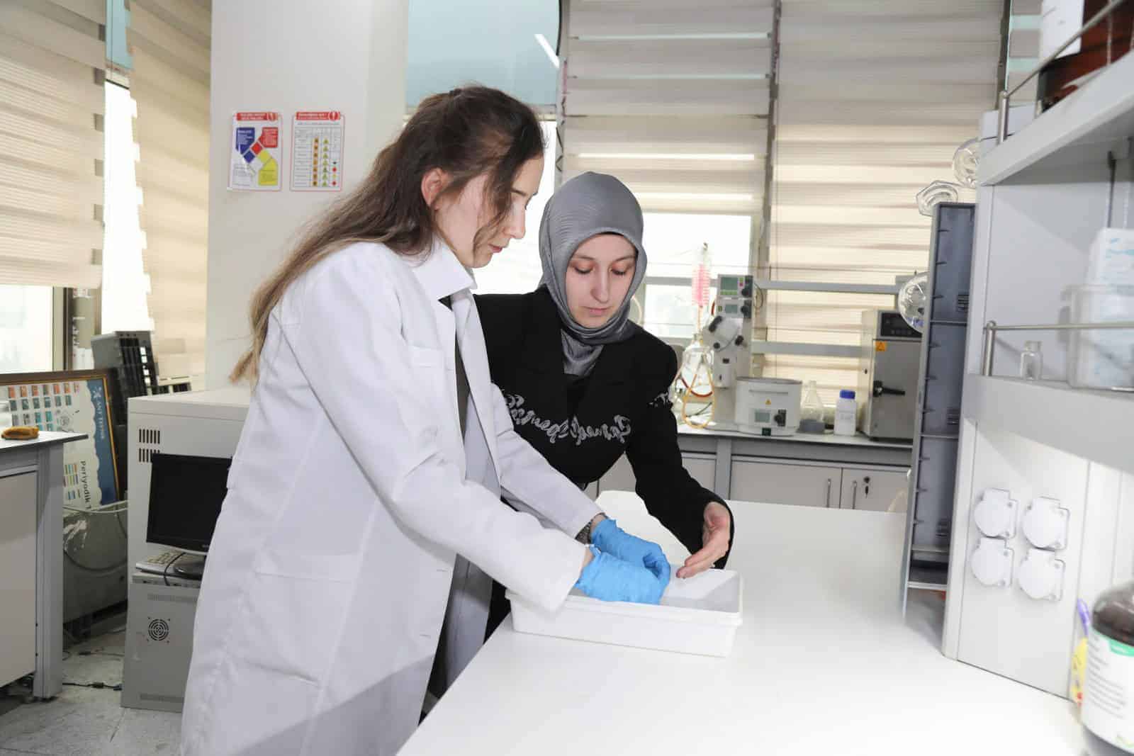 BTÜ Yerli ve Çok Fonksiyonlu Dental Membran Geliştirerek Diş Tedavilerinde Dışa Bağımlılığı Azaltıyor