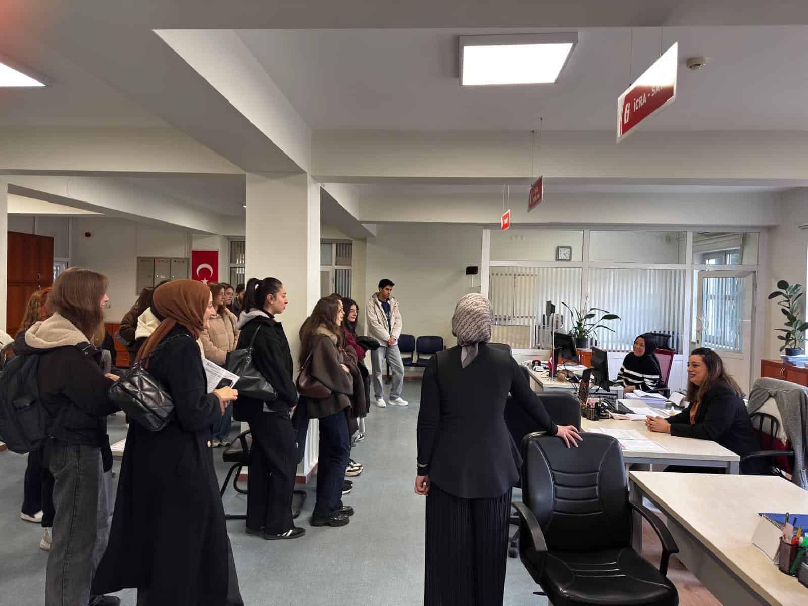 Pamukova Vergi Dairesi’nde Öğrencilere Vergi Süreçleri ve Dijital Dönüşüm Anlatıldı