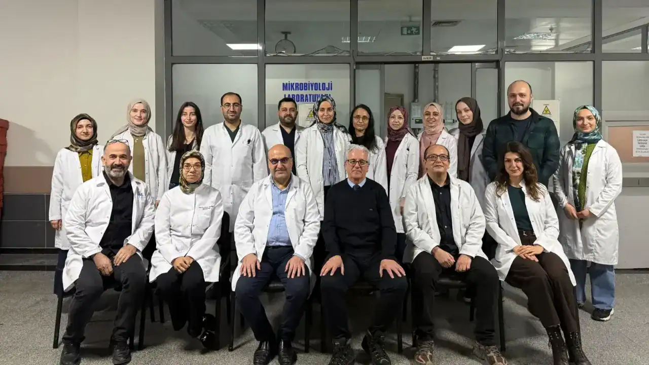 Tıbbi Mikrobiyoloji ABD, 2025’te 17 Farklı Destekli Proje ile Bilimsel Üretkenliğini Artırıyor