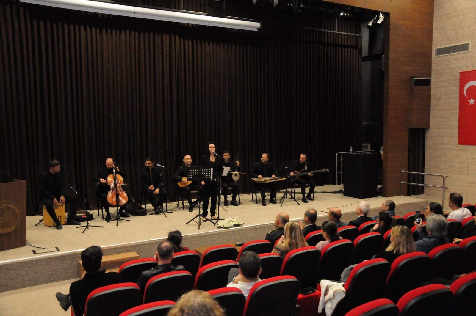 Akdeniz Üniversitesi’nde Atatürk’ün Antalya’ya Gelişi Anısına Türk Halk Müziği Konseri Düzenlendi