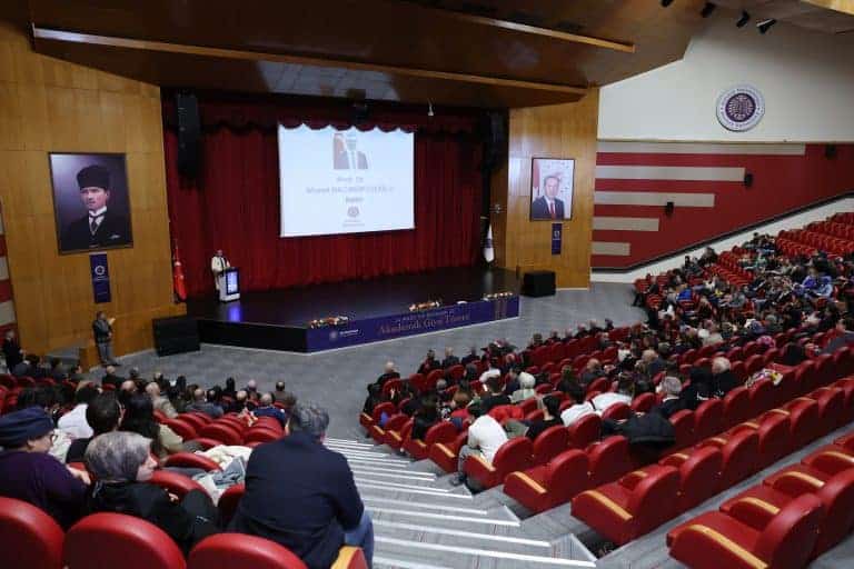 Atatürk Üniversitesi'nde 14 Mart Tıp Bayramı ve Akademik Giysi Töreni Kutlandı