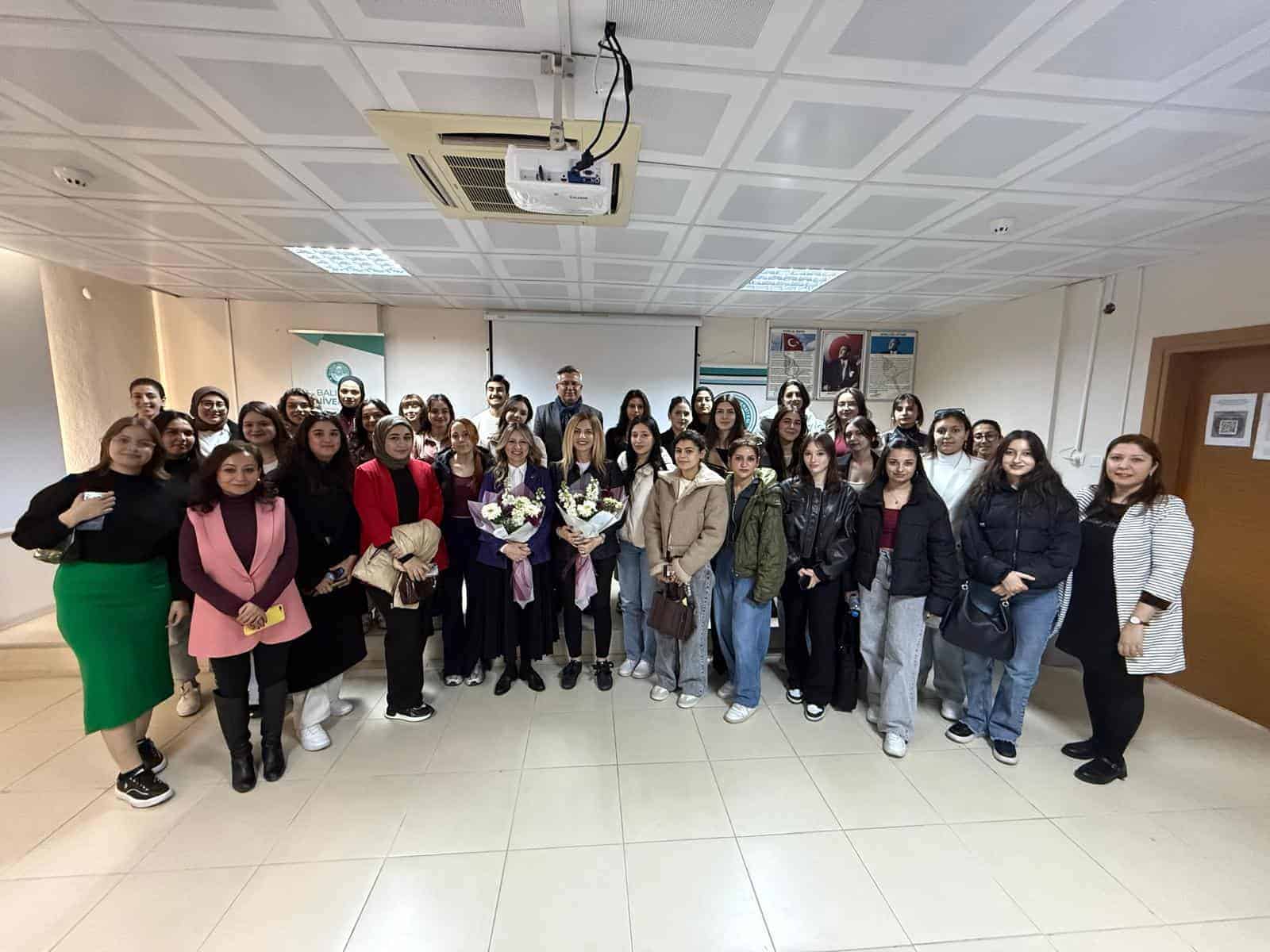 Balıkesir Üniversitesi’nde Havacılıkta Kadının Rolü Konulu Etkinlik Yoğun İlgi Gördü