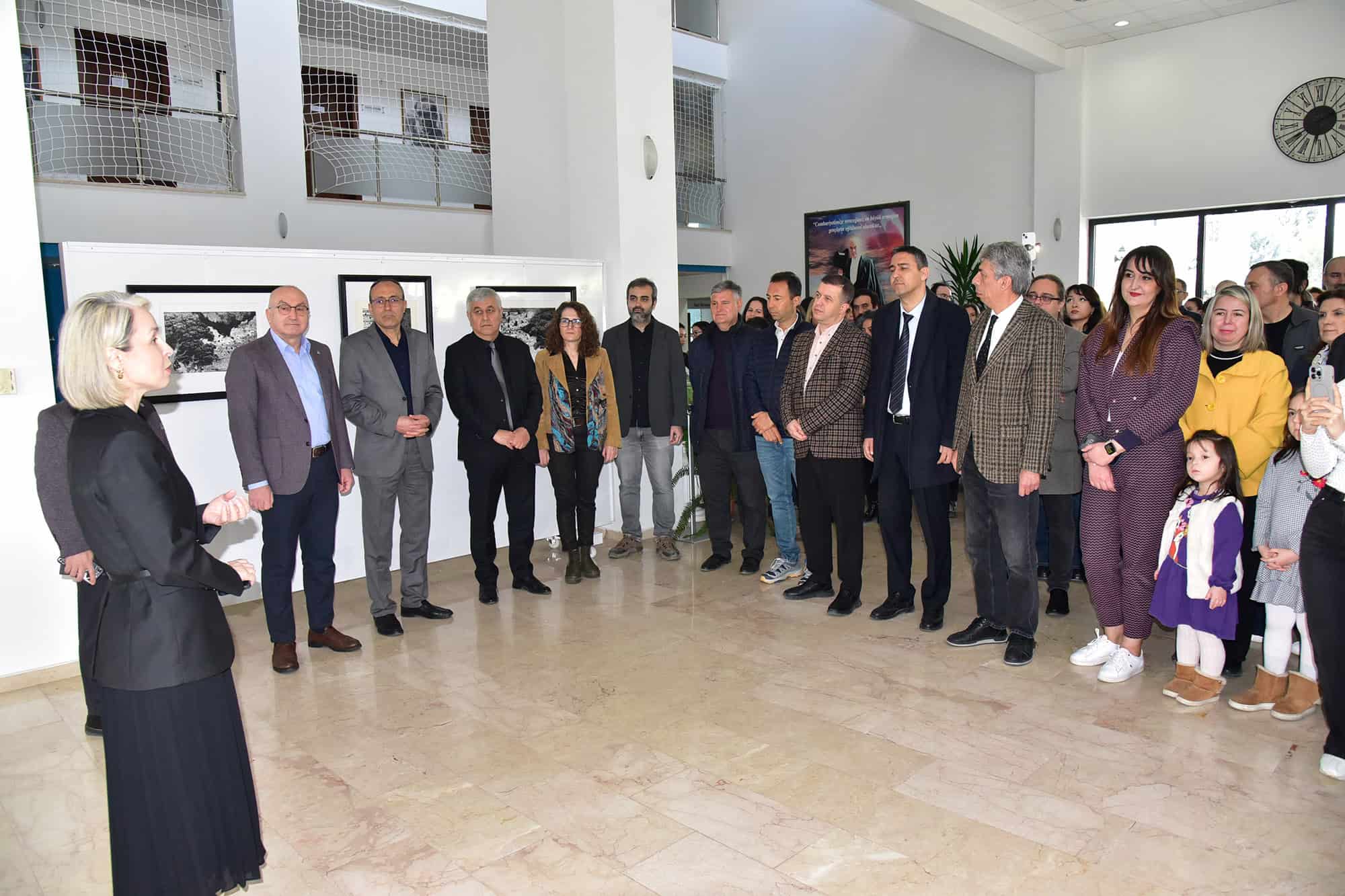 Balıkesir Üniversitesi'nde 'Yeryüzü Günlüğü' Sergisi Sanatseverlerle Buluştu