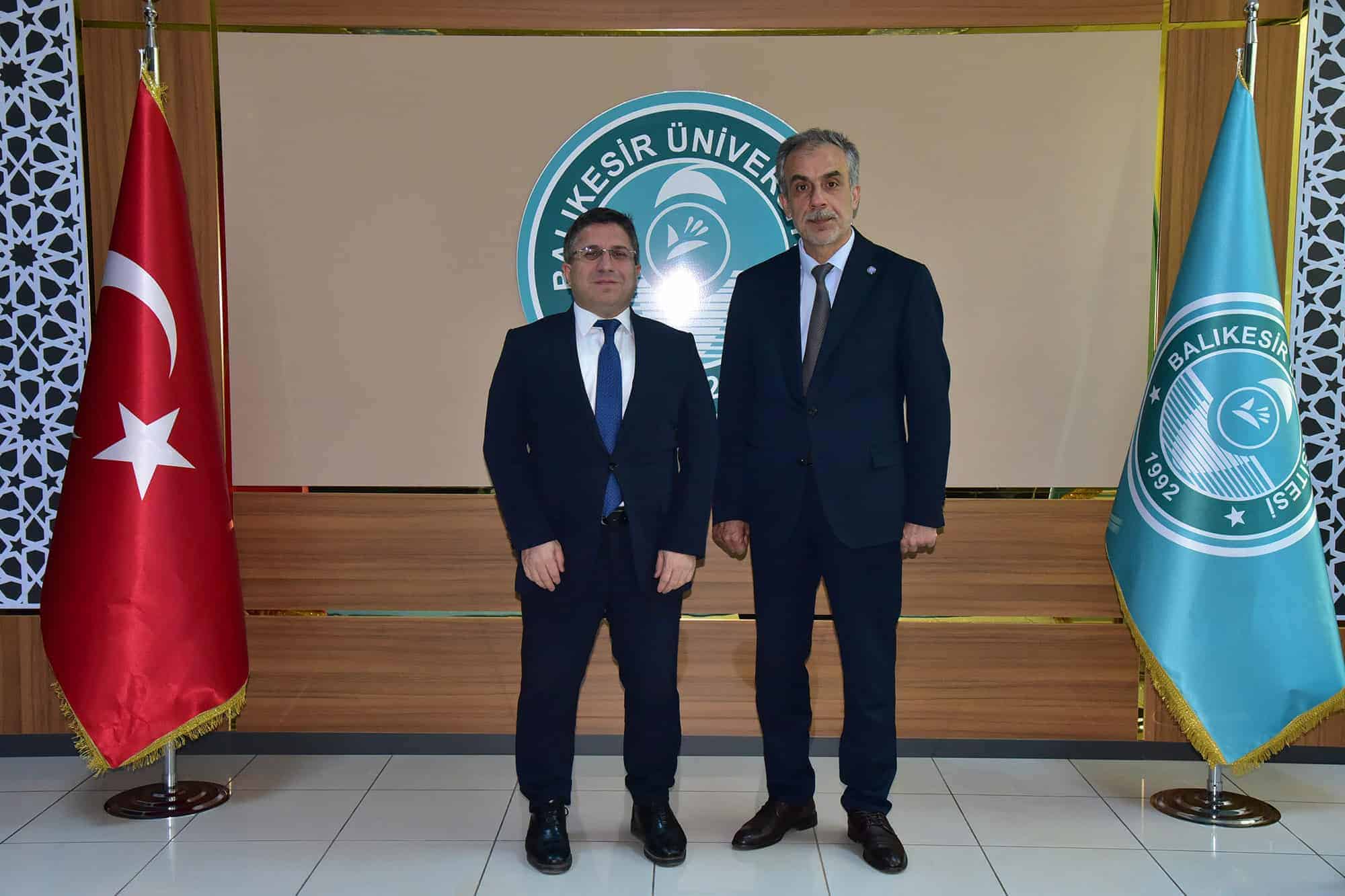 Balıkesir Üniversitesi ve Ege Üniversitesi Rektörleri Akademik İş Birliğini Görüştü