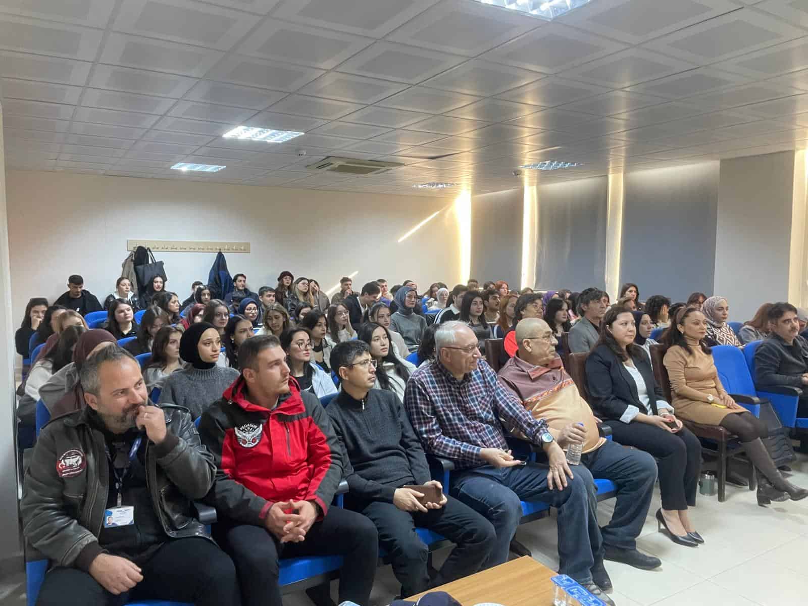 Edremit Sivil Havacılık Yüksekokulu’nda Havacılık Sektörü Konferansı ve Havalimanı Ziyareti Gerçekleşti