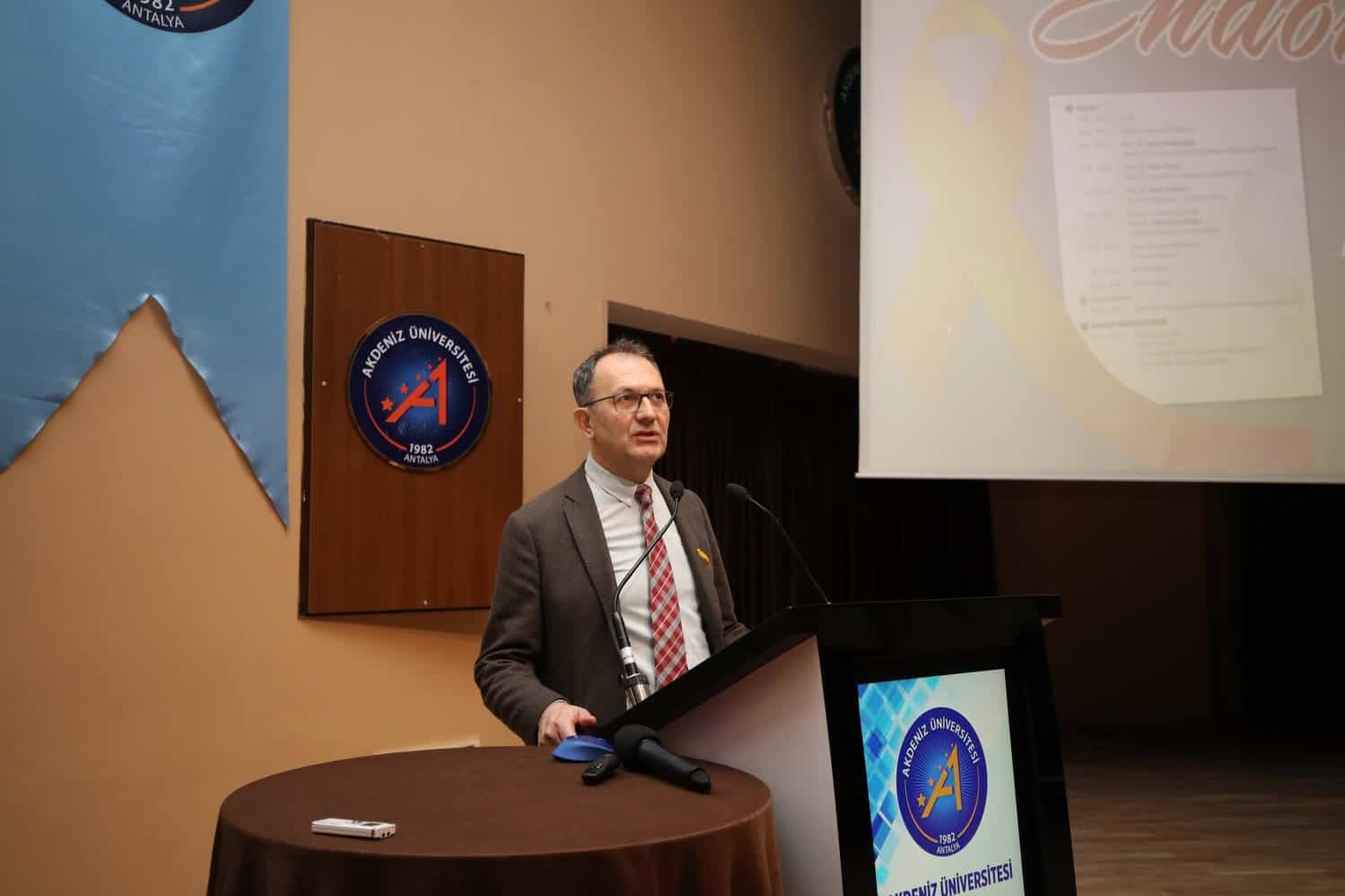 Akdeniz Üniversitesi'nde Endometriozis Farkındalık Ayı Kapsamında Bilimsel Etkinlikler Düzenlendi