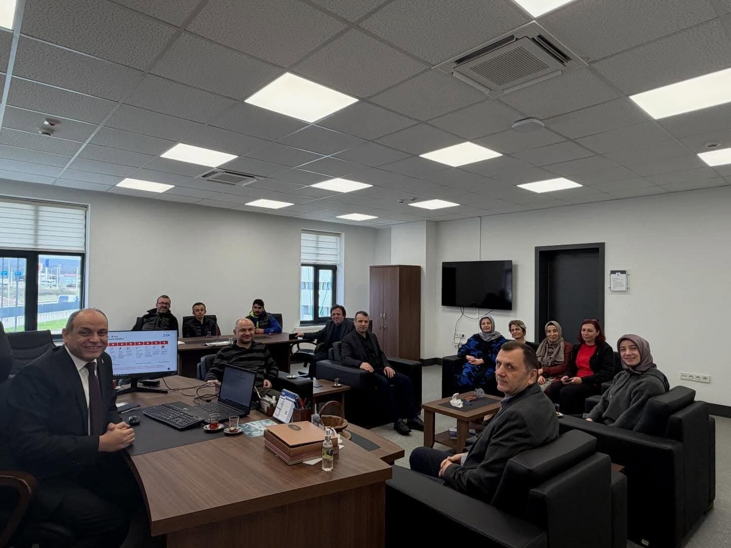 Hendek Meslek Yüksekokulu'nda Bayramlaşma Geleneği Kurum İçi Dayanışmayı Pekiştirdi