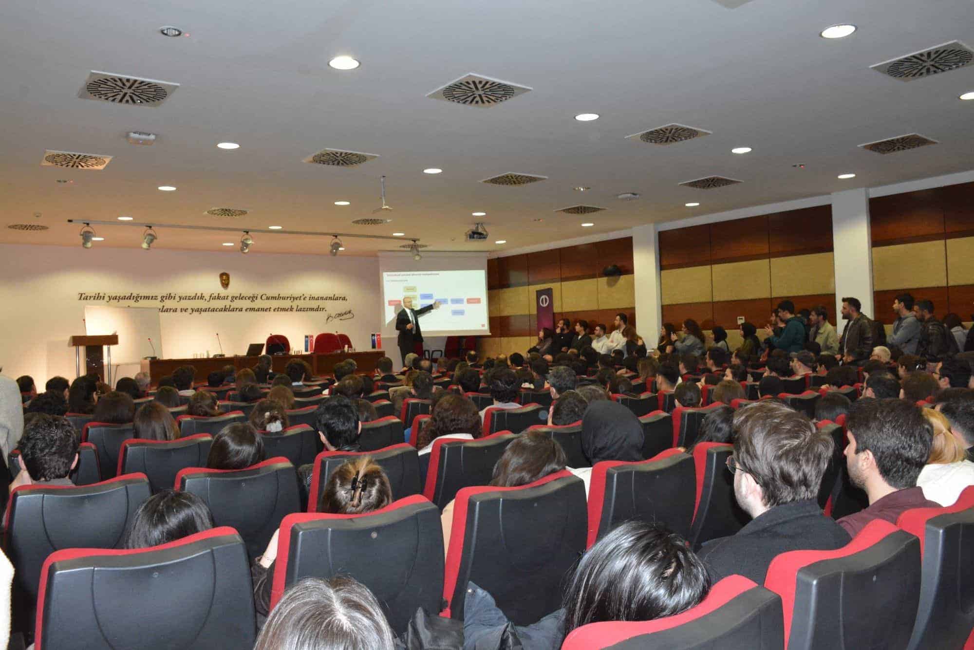 İktisat Buluşmaları’nda Dr. Cevdet Akçay ile Türkiye’de Enflasyon ve Ekonomi Tartışıldı