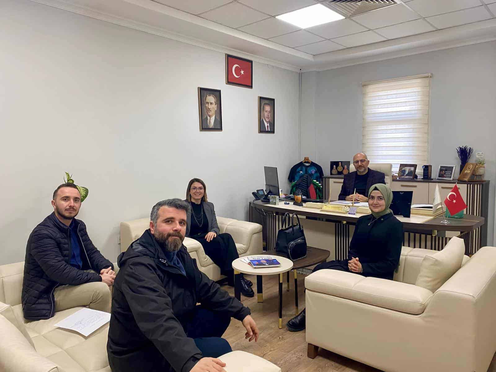 Bağımsız Üniversite Kapsamındaki Ziyarette Sakarya Büyükşehir Belediyesi ile Eğitim Planlaması Yapıldı