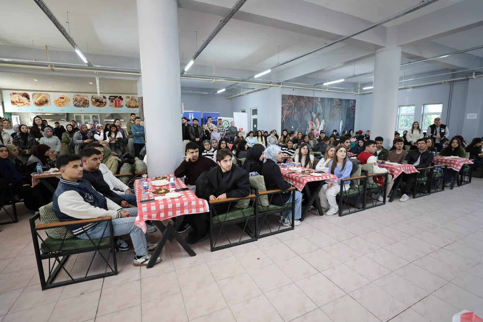 Akyazı Sağlık Hizmetleri MYO’da Rektör ve Öğrenciler Buluşmada Görüşlerini Paylaştı