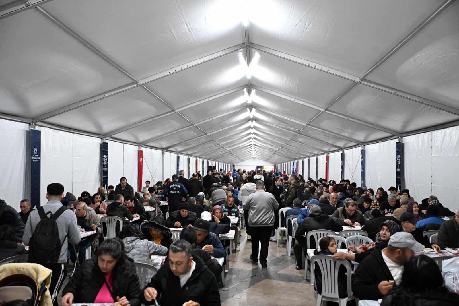 Rektör Prof. Dr. Bülent Kent, Aydın Büyükşehir Belediyesi İftarında Öğrencilerle Buluştu