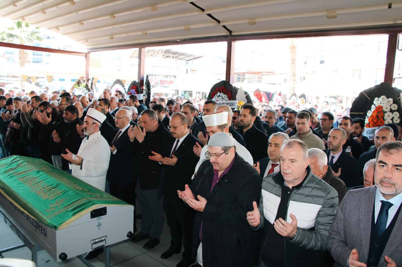 Rektör Prof. Dr. Bülent Kent, Himmet Çondur’un Cenaze Töreninde Aileye Taziye Dileklerini İletti