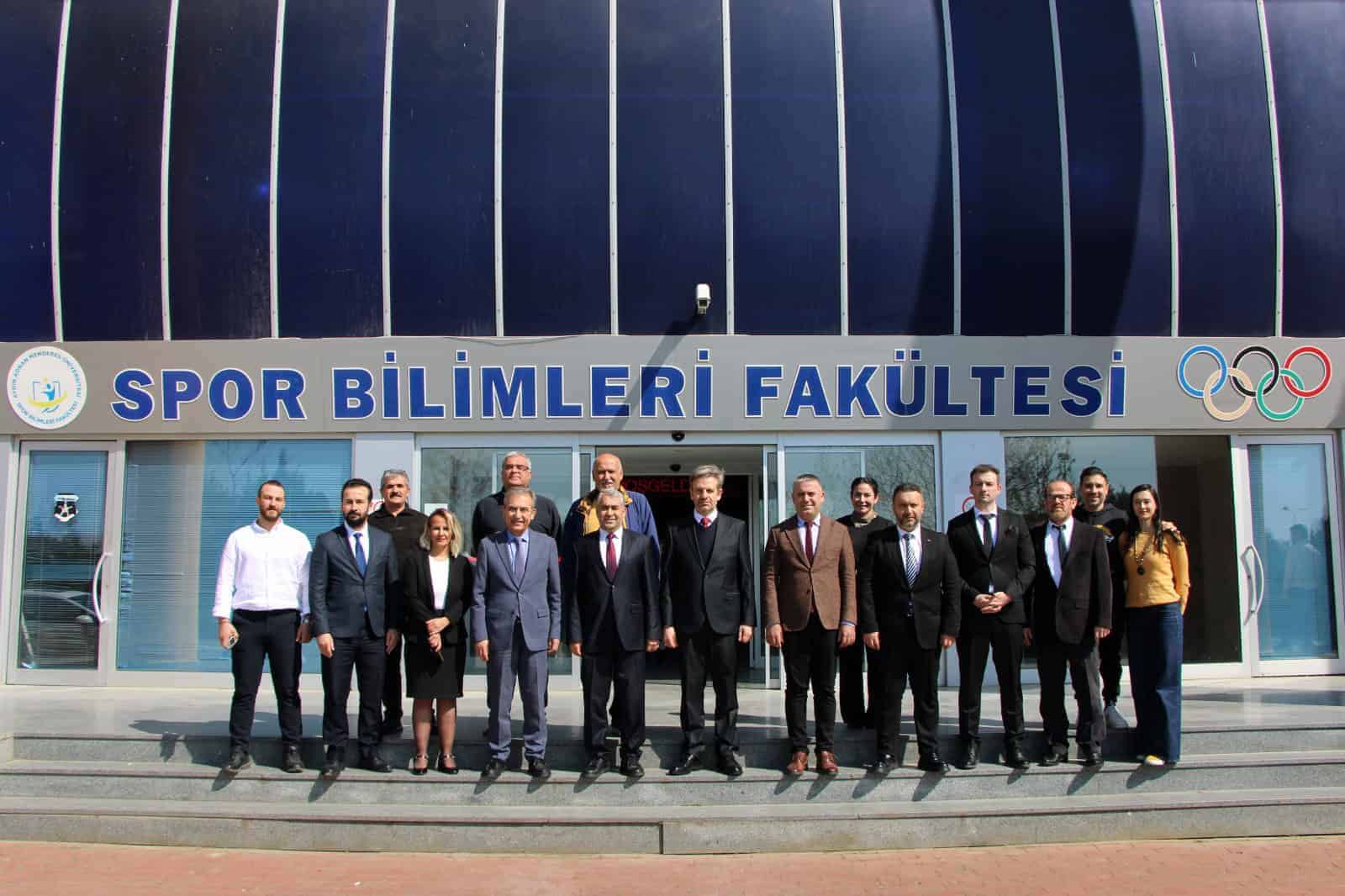 Rektör Prof. Dr. Bülent Kent, Spor Bilimleri Fakültesi’nde Akademik ve Sportif Başarıları Değerlendirdi