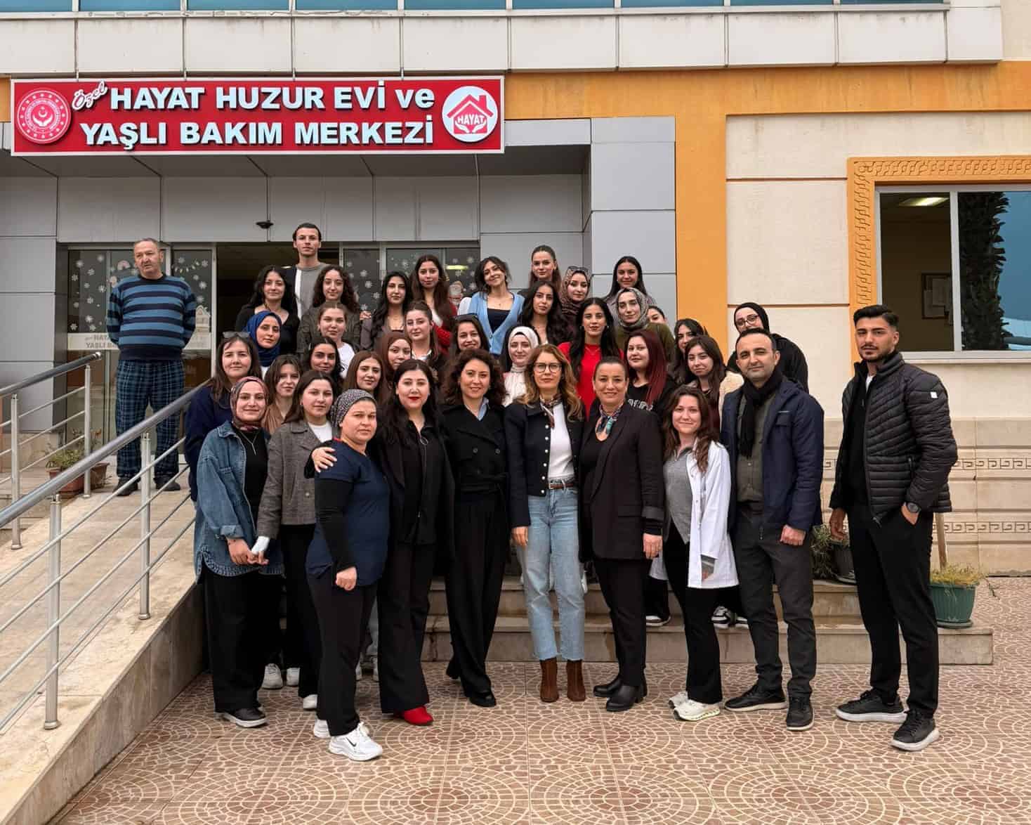 Söke Sağlık Hizmetleri MYO'dan Huzurevi Sakinlerine Anlamlı Ziyaret ve Sosyal Etkinlikler