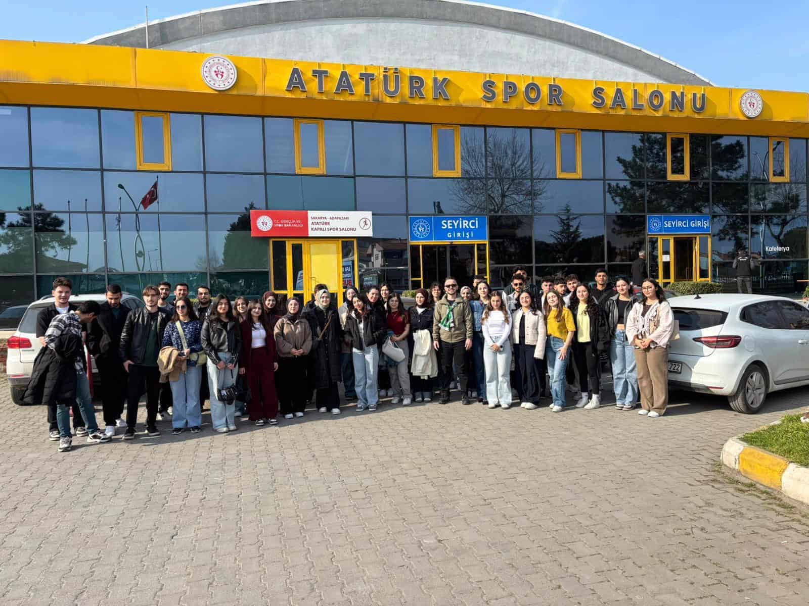 Sakarya'da Öğrenci Topluluklarıyla Takımla Bağ Kur, Bağımlılıkla Mücadele Etkinliği Başladı