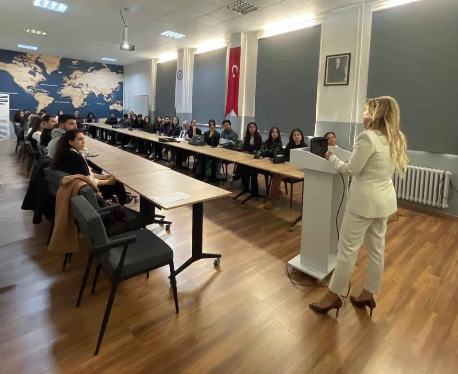 Uluslararası İlişkiler Topluluğunda ABD Dış Politikası ve Küresel Siyasette Dönüşüm Ele Alındı