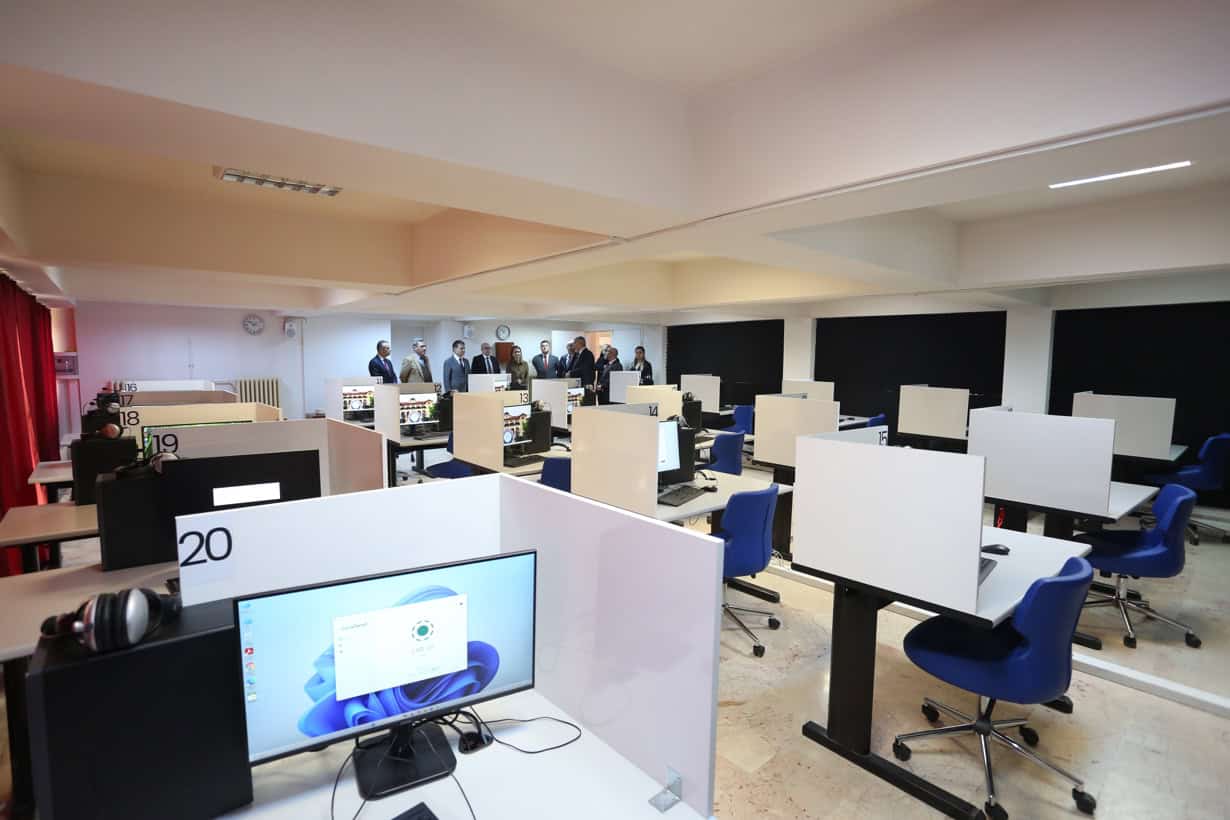 Yabancı Diller Yüksekokulu’nda Yenilenen Uluslararası Yabancı Dil Sınavları Merkezi Hizmete Girdi