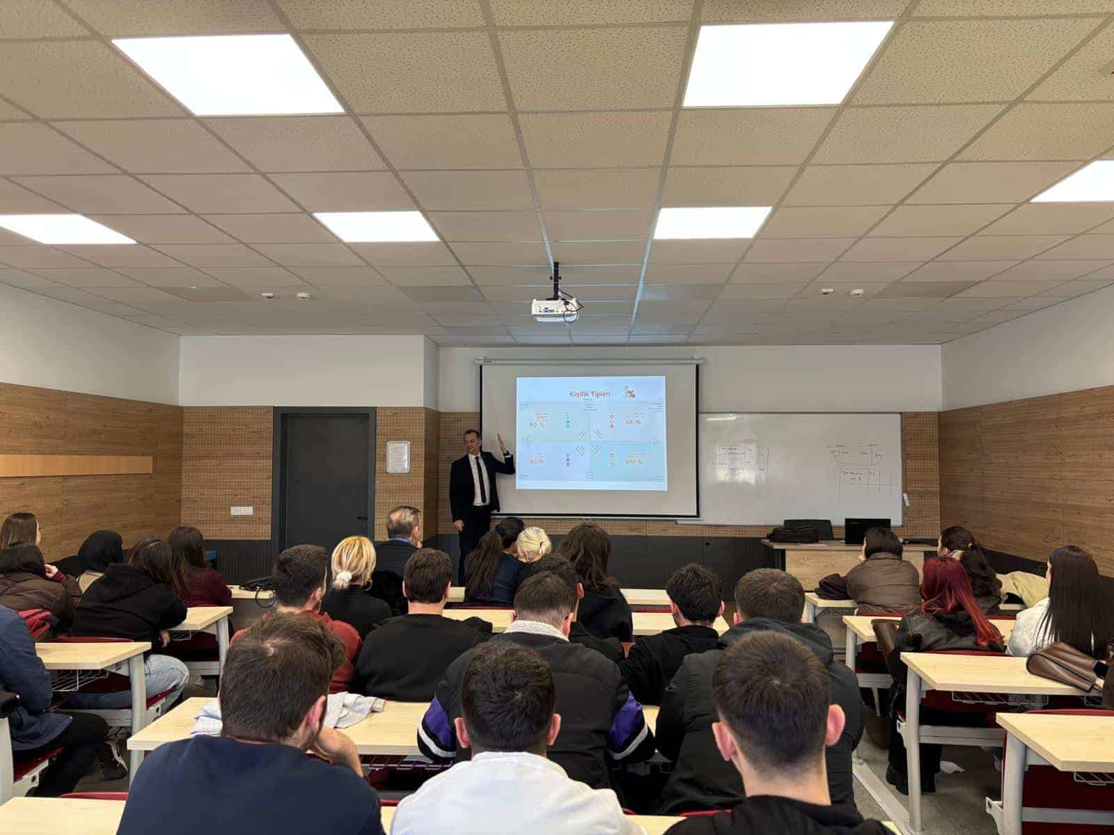 Yönetim ve Organizasyon Bölümünde Kişilik Analizi Üzerine İlk Ders Etkinliği Düzenlendi