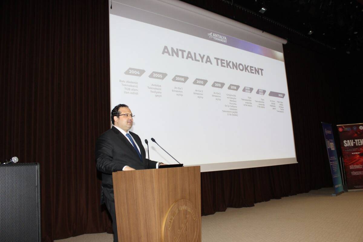 Akdeniz Üniversitesi’nde Savunma ve Teknoloji Zirvesi Geleceğin Mühendisleriyle Buluştu