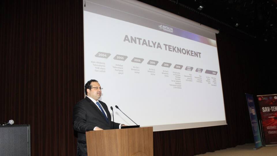 Akdeniz Üniversitesi’nde Savunma ve Teknoloji Zirvesi Geleceğin Mühendisleriyle Buluştu