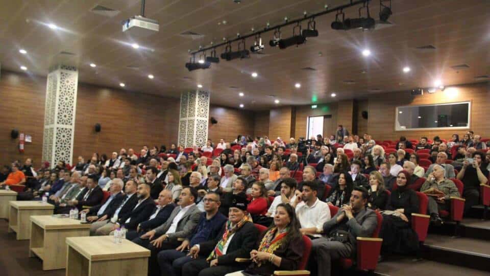 Akdeniz Üniversitesi’nde Türk-Macar İlişkileri ve Hun Kurultayı Üzerine Konferans Düzenlendi