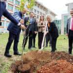 Akdeniz Üniversitesi Kampüslerinde Son İki Yılda 5 Binden Fazla Fidanla Yeşil Alanlar Artıyor