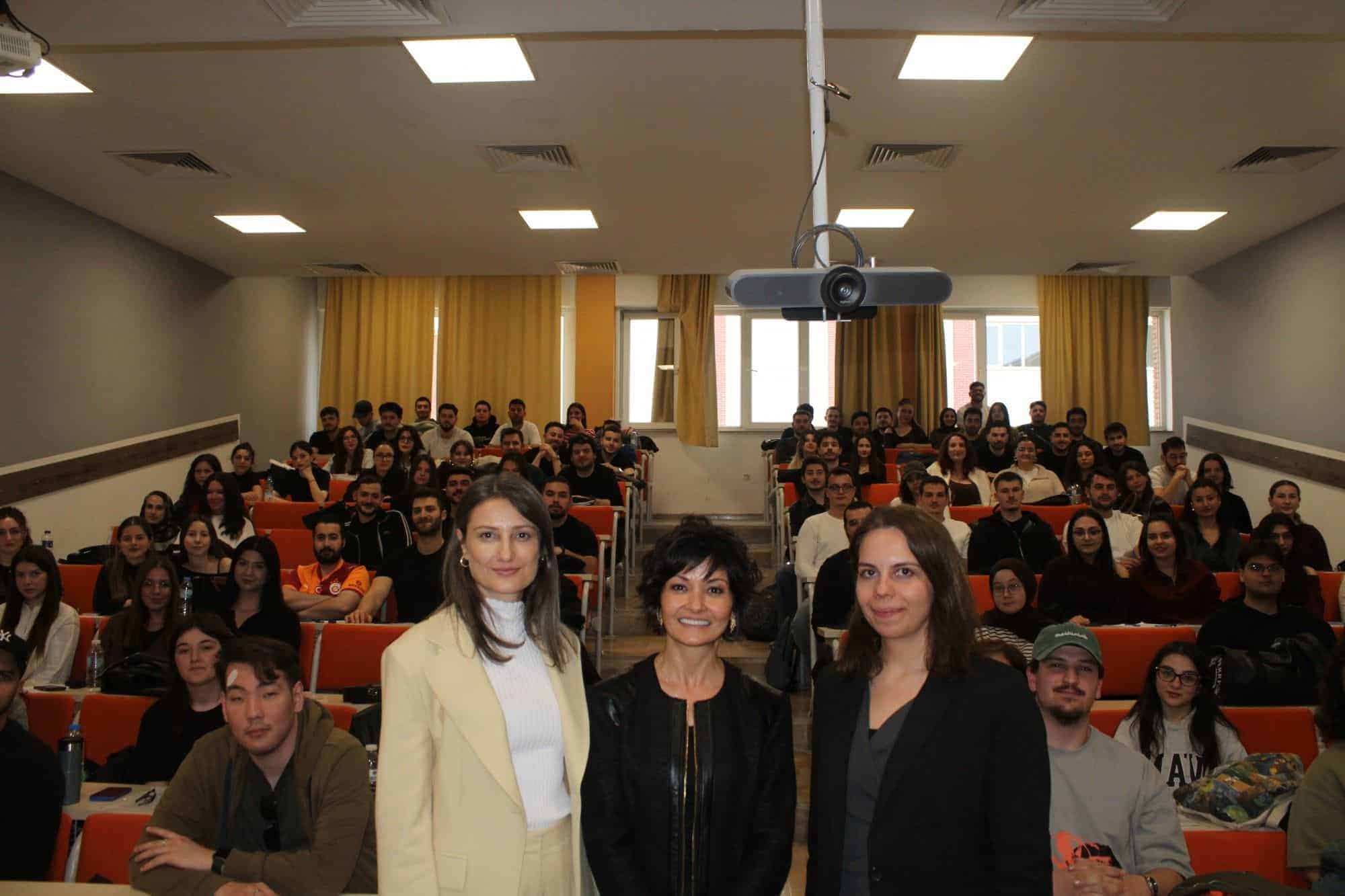 İİBF’de Denetim Sektöründe Kariyer Fırsatları Konferansında Öğrenciler Alanında Uzmanlarla Buluştu