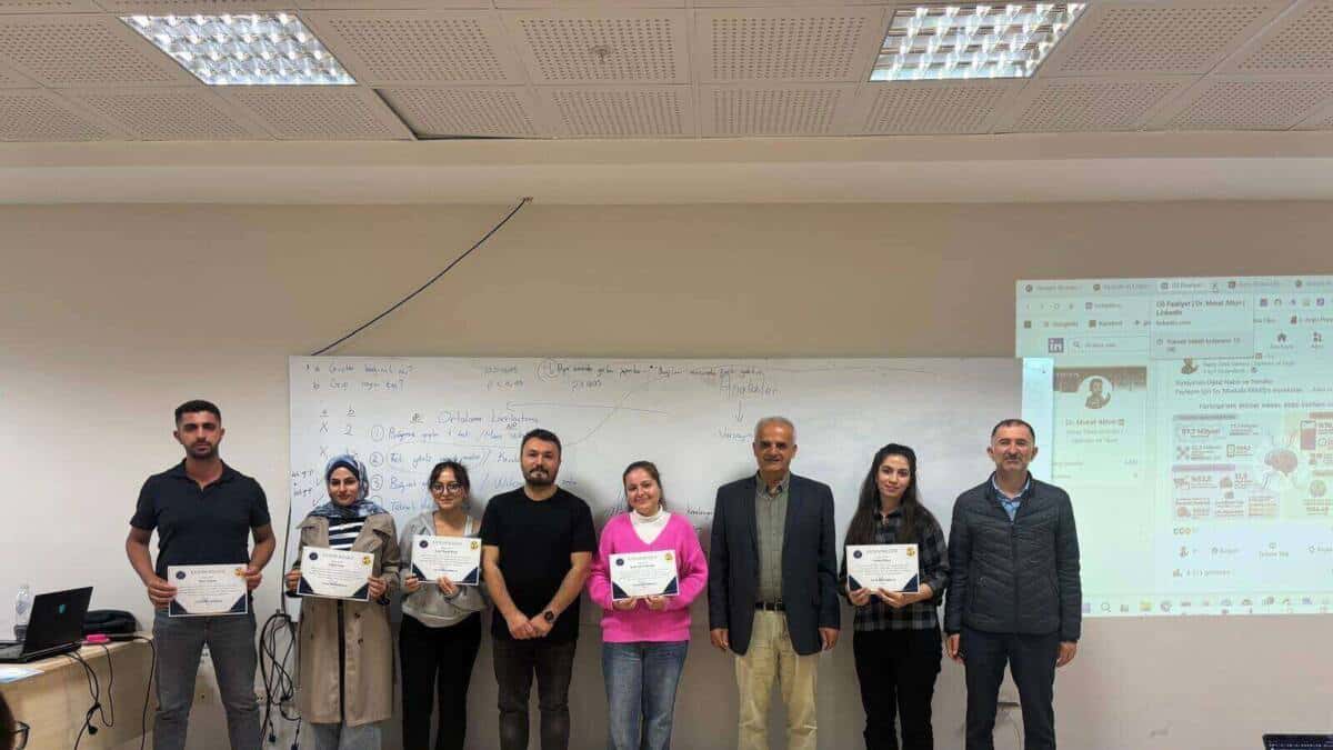 Akdeniz Üniversitesi’nde Öğretmen Adaylarına Eğitimde Yapay Zeka Uygulamaları Anlatıldı