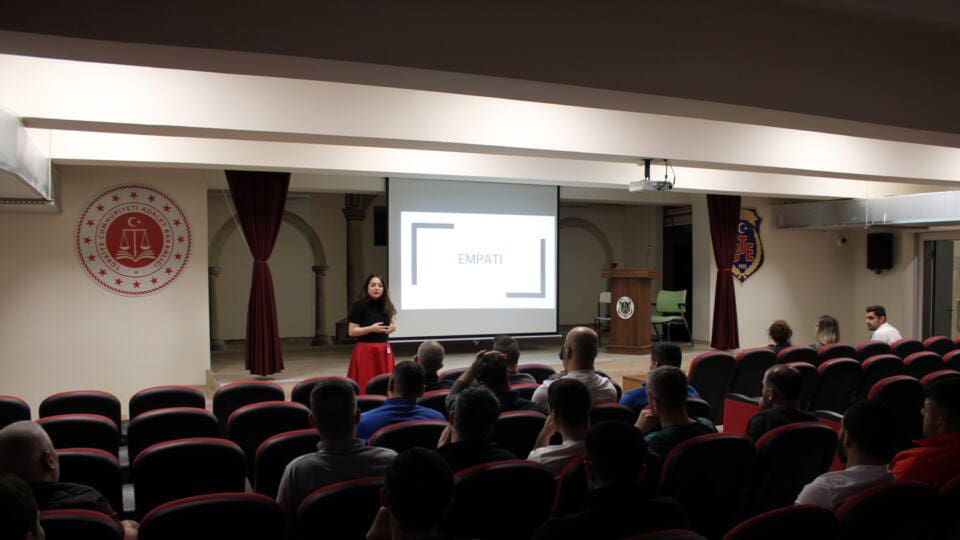 Sakarya Üniversitesi’nde Empati Söyleşisi: İlişkilerde Anlamanın Gücü Tartışıldı