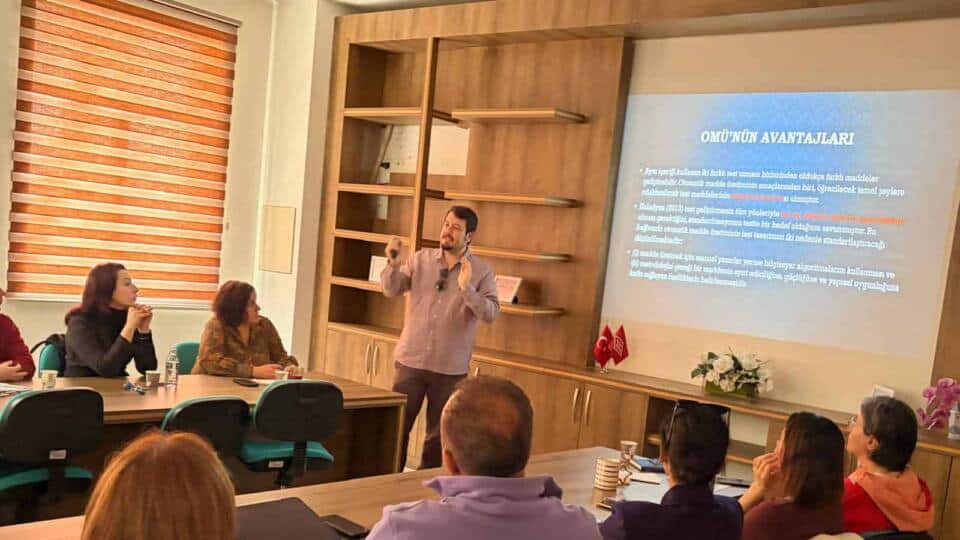 Akdeniz Üniversitesi Hemşirelik Fakültesi’nde Yapay Zekâ ile Test Geliştirme Semineri Gerçekleştirildi