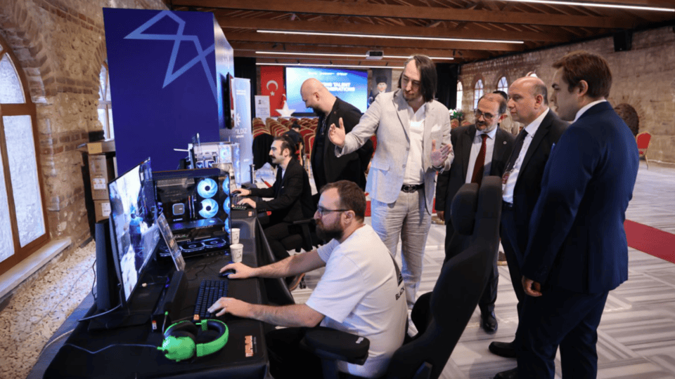 OECD Heyeti Yıldız Teknik Üniversitesi’nde Genç Girişimcilerle Bir Araya Geldi