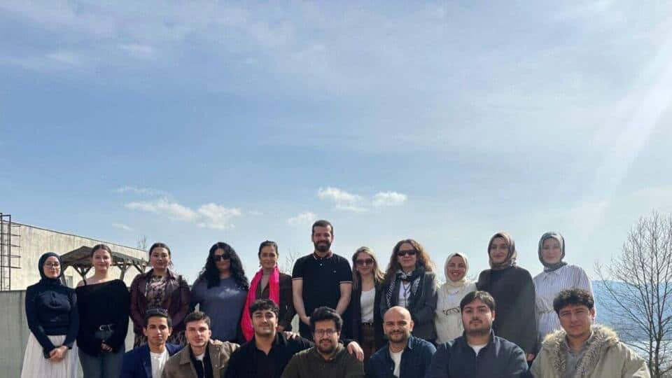 Sakarya Üniversitesi'nden Gelişen Gönüllülük Dersi, 'İyiden İyilik' Programıyla TRT GENÇ'te Yayında