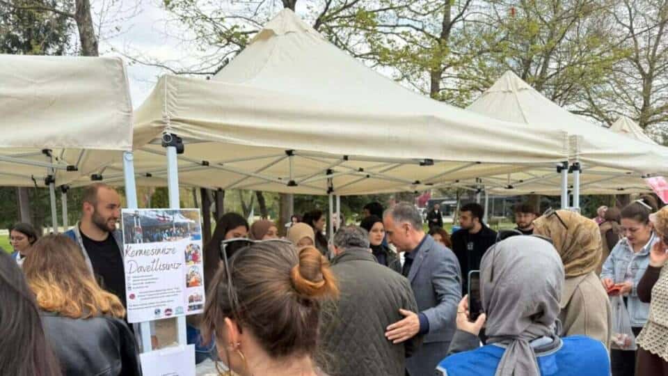Sakarya Üniversitesi’nde El Emeği Kermesiyle Destek Kampanyası Düzenlendi