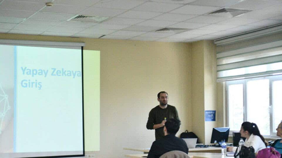 Sakarya Üniversitesi'nde İş Yerinde Yapay Zeka Eğitimiyle Dijital Dönüşüm Vurgusu