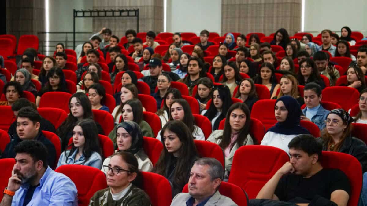 Sakarya Üniversitesi İşletLab Projesi ile Öğrenciler Sektör Deneyimi Kazanıyor