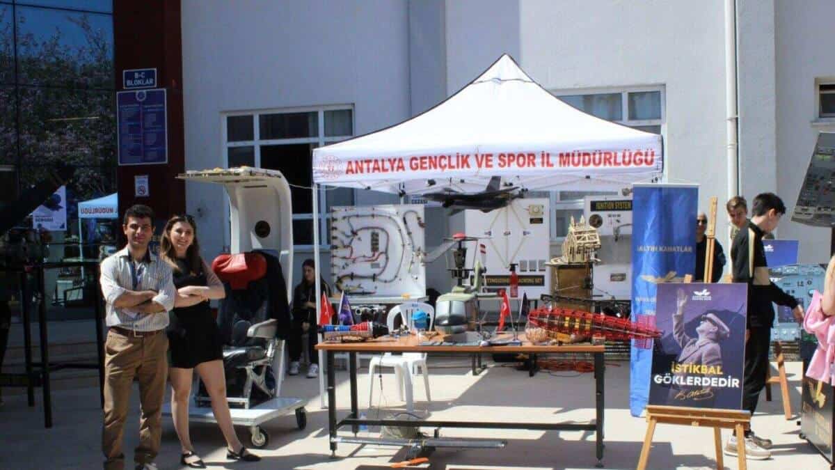 Akdeniz Üniversitesi Sosyal Bilimler MYO’da 50. Yıl Coşkusu ve Kariyer Günleri Bir Arada