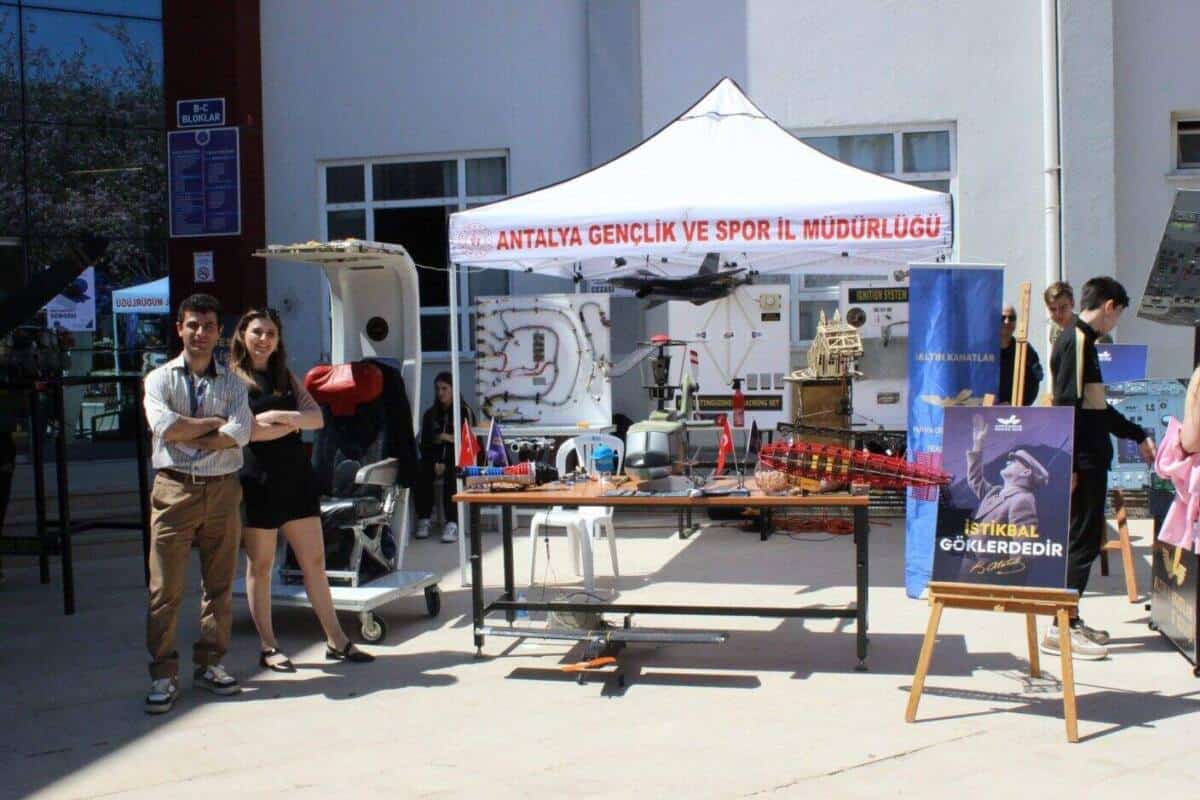 Akdeniz Üniversitesi Sosyal Bilimler MYO’da 50. Yıl Coşkusu ve Kariyer Günleri Bir Arada