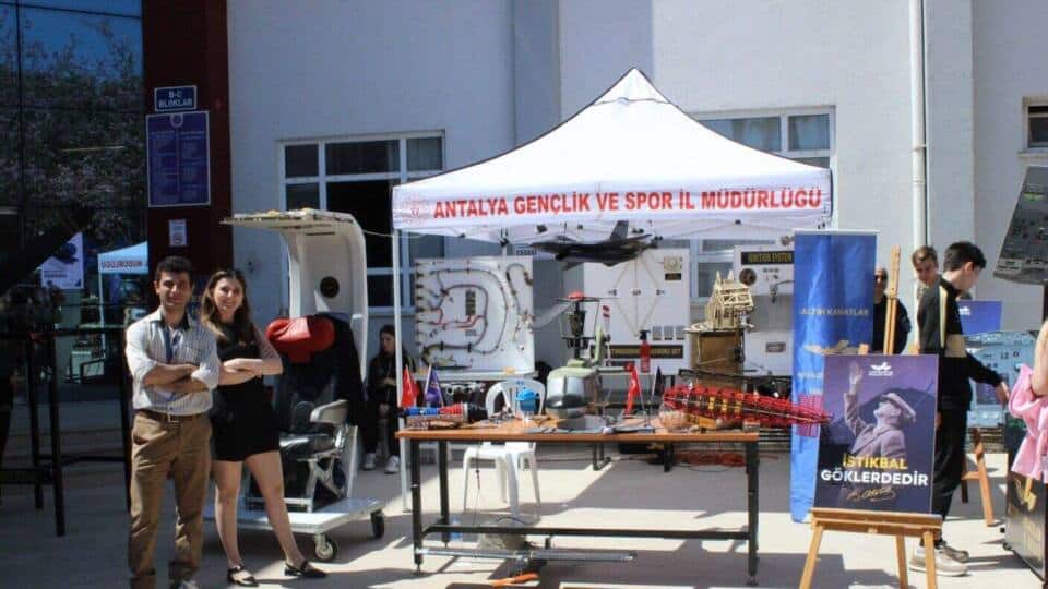 Akdeniz Üniversitesi Sosyal Bilimler MYO’da 50. Yıl Coşkusu ve Kariyer Günleri Bir Arada