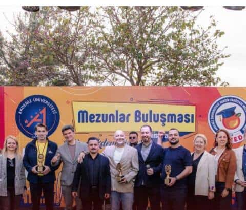 Akdeniz Üniversitesi'nde Turizm Fakültesi Mezunları ve Öğrencileri Birlikte Deneyim Aktardı