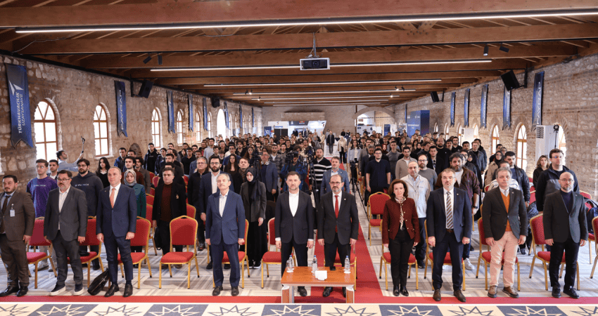 TUSAŞ’tan YTÜ’de Gençlere Gelecek Vizyonu: Demiroğlu’ndan Bayrak Teslimi Mesajı