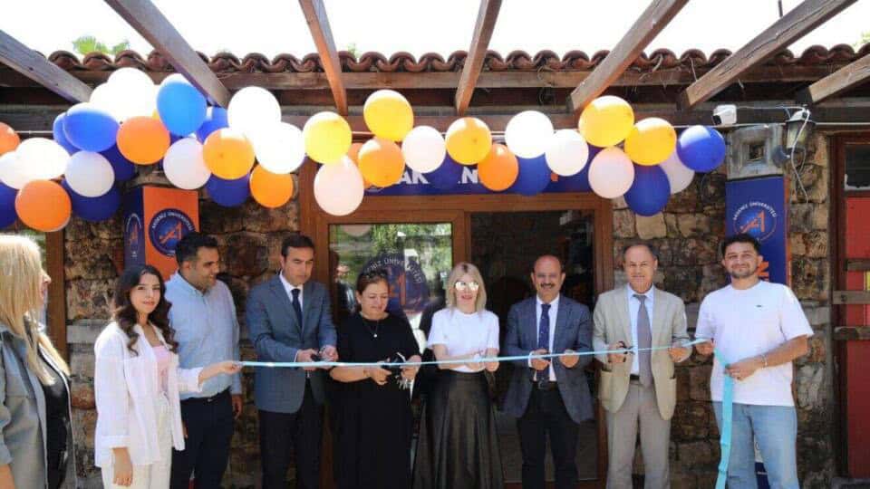 Akdeniz Üniversitesi Logolu Ürünler Mağazası Olbia Çarşısı’nda Öğrencilere Kapılarını Açtı