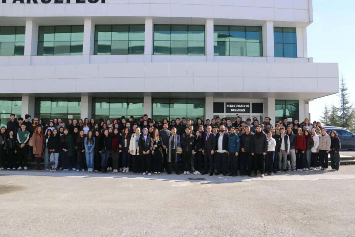 Sakarya’da Lise Öğrencileri Üniversite Kampüsünde Deneyim Kazandı: Kariyer ve Girişimcilik Odaklı Program Tamamlandı