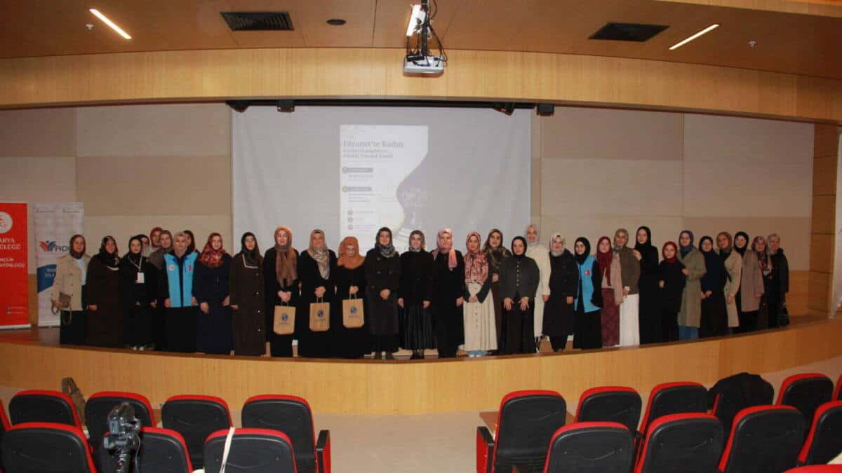 Sakarya Üniversitesi'nde Diyanet’te Kadınların Kariyer ve Gönüllülük Deneyimleri Panelde Paylaşıldı
