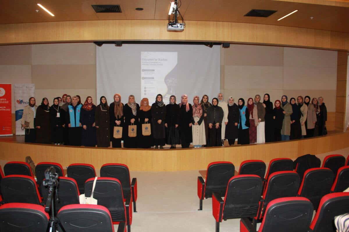 Sakarya Üniversitesi'nde Diyanet’te Kadınların Kariyer ve Gönüllülük Deneyimleri Panelde Paylaşıldı