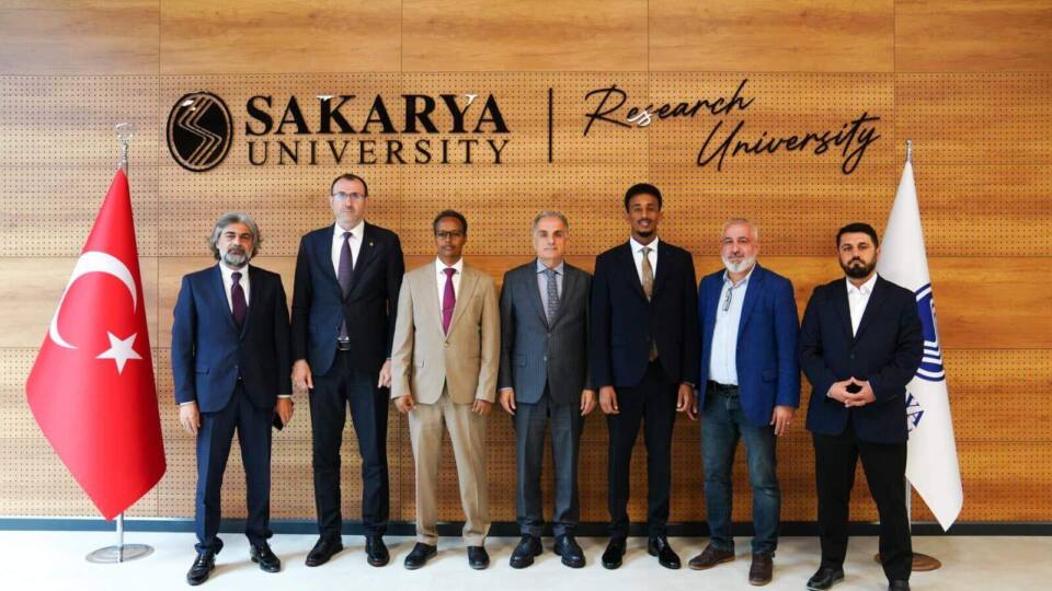 Zemzem Bilim ve Teknoloji Üniversitesi Heyeti Sakarya Üniversitesinde Uluslararası İş Birliği Görüşmelerinde Bulundu