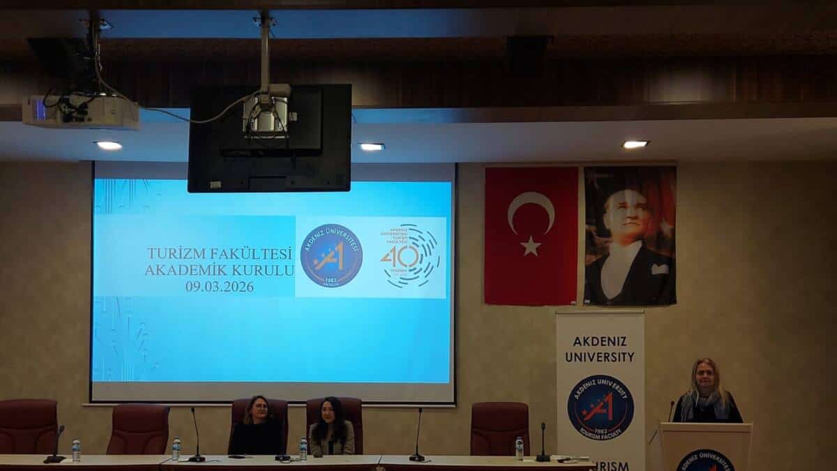 Akdeniz Üniversitesi Turizm Fakültesi'nde 2025 Kurulunda 40. Yıl ve Akademik Hedefler Konuşuldu